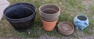 lot 266 image: Adorable Outdoor Patio Flower Pots