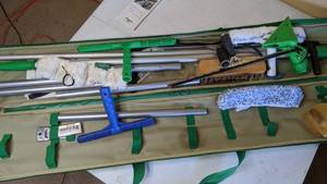 lot 273 image: Unger Professional Window Cleaning Kit w Case