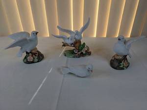 lot 197 image: Lot of (4) Bird Figurines (White), Homco, Lefton