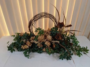lot 171 image: Stunning Floral Centerpiece