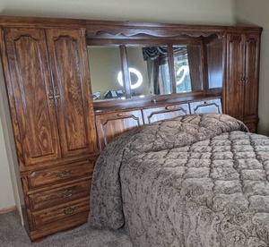 lot 43 image: Stunning Vintage Queen Size Bedframe, Cabinet Style Headboard, and Mirrors