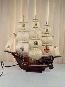 lot 157 image: Gorgeous Santa Maria Carved Ship Lamp w European Plug