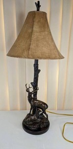lot 148 image: Grand Buck And Doe Table Lamp Hunting Deer Stag Rustic Cabin Lodge Dcor