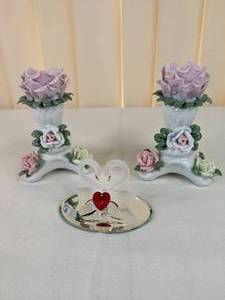 lot 181 image: Lot of (2) Porcelain Rose Figurines and (1) Glass Baron Swan Pair Figurine
