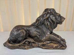 lot 185 image: Regal Lion Figure made in India