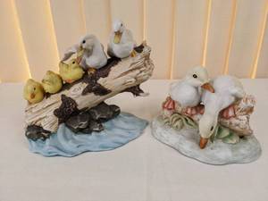 lot 42 image: Elegant Set of (2) Swan Figurines
