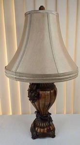 lot 30 image: Beautiful Urn Style Table Lamp