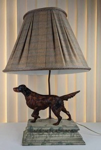 lot 66 image: Hunting Dog Table Lamp