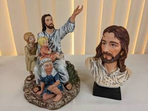 lot 98 image: Collection of (2) Beautiful Homco Masterpiece Porcelain Jesus Figurines