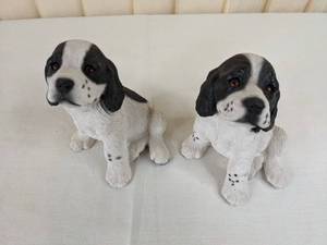 lot 126 image: Set of (2) Living Stone Inc. Springer Spaniel, Black & White Pup Figurines