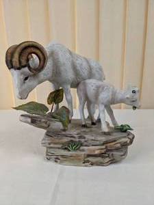 lot 146 image: Vintage 1984 Big Horned Sheep & Lamb Baby Porcelain Figurine