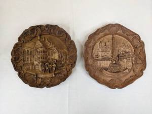 lot 182 image: Lot of (2) Carved Wood Plates Munchen Hofbrauhaus & Souvenir de Paris