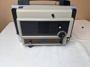 lot 69 image: Sears Super 8 Sound Movie Projector - Sound II