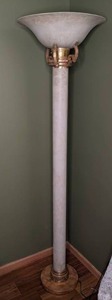 lot 230 image: Beautiful Vintage Floor Lamp