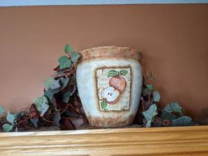 lot 224 image: Decorative Clay Pot w Peach Design