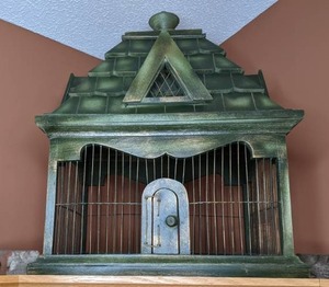 lot 220 image: Beautiful Decorative Bird Cage - Green