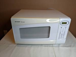 lot 88 image: White Sharp Carousel Microwave
