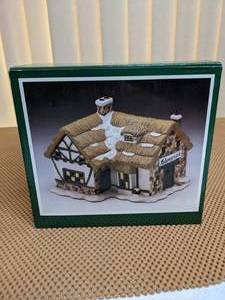 lot 104 image: Bristol Township Lamplight Collection Porcelain Silversmith House
