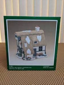 lot 121 image: Bristol Township Lamplight Collection Porcelain Kilby Cottage