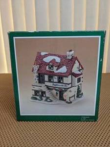 lot 115 image: Bristol Township Lamplight Collection Porcelain Pegglesworth Inn
