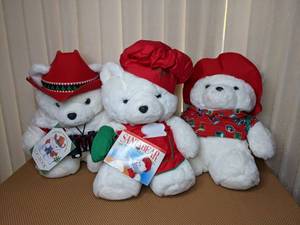 lot 149 image: Set of (3) Dayton Santa Christmas Bears 91, 93, and 95