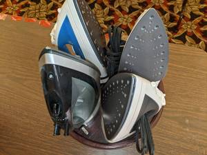 lot 418 image: Lot of (4) Irons w Stand