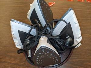 lot 422 image: Lot of (4) Irons w Stand