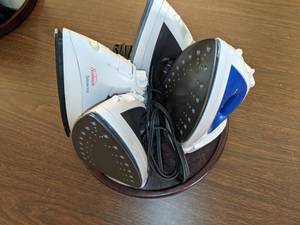 lot 425 image: Lot of (4) Irons w Stand
