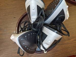 lot 429 image: Lot of (4) Irons w Stand