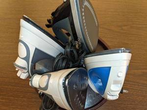 lot 432 image: Lot of (4) Irons w Stand