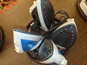 lot 434 image: Lot of (4) Irons w Stand