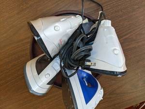 lot 438 image: Lot of (4) Irons w Stand