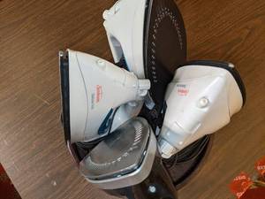 lot 441 image: Lot of (4) Irons w Stand