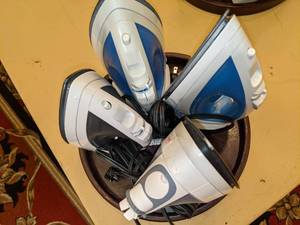 lot 442 image: Lot of (5) Irons w Stand