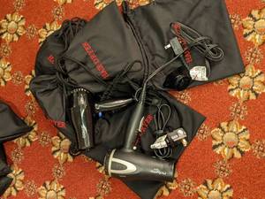 lot 546 image: Lot of 5 Hair Dryers, Conair 1875 andor Registry 1875