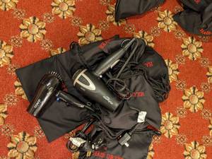 lot 556 image: Lot of 5 Hair Dryers, Conair 1875 andor Registry 1875