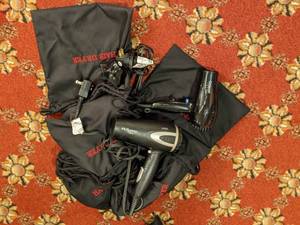 lot 564 image: Lot of 5 Hair Dryers, Conair 1875 andor Registry 1875