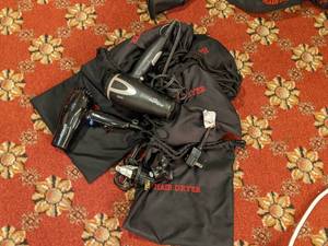 lot 566 image: Lot of 5 Hair Dryers, Conair 1875 andor Registry 1875