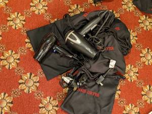 lot 576 image: Lot of 5 Hair Dryers, Conair 1875 andor Registry 1875