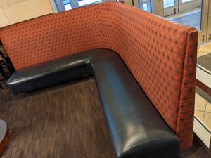 lot 14 image: Corner Booth Seating