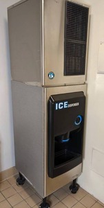 lot 9 image: Hoshizaki Ice Machine