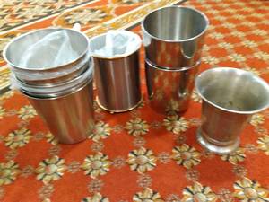 lot 581 image: Lot of 10 Small Metal Trash Cans