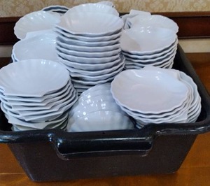 lot 718 image: Collection of Shell Shaped Soap Dishes