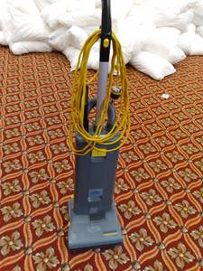 lot 723 image: Windsor Sensor Commercial Vacuum