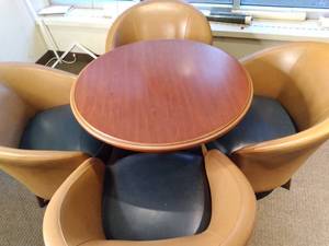 lot 779 image: Round Table and 4 Barrel Chairs