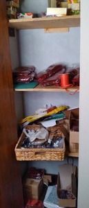 lot 784 image: Contents of Closet (Lots of Gift Wrapping Supplies & Other)