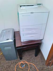 lot 789 image: HP Laserjet Printer, Fellowes Shredder and Small Table