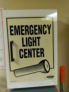 lot 944 image: Emergency Light Center Flashlights and Light Sticks