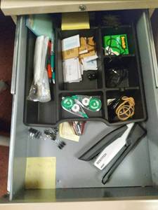 lot 947 image: Large Office Desk w Various Accessories