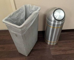 lot 121 image: Trash Can Lot Silver Domed Top & Plastic